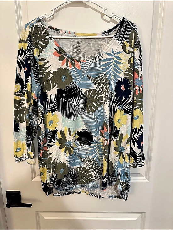 Talbots Tops - Talbots V-Neck Tee - Leafy Tropical Blue & Green